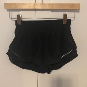 Lululemon Hotty Hot Short 2.5” black, size 2